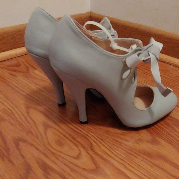 Shoes - Picture 2 of 2